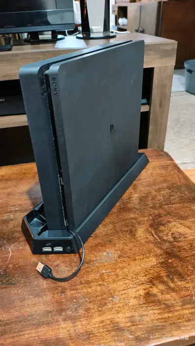 Consola PlayStation 4 Slim en buen estado - miniatura 3