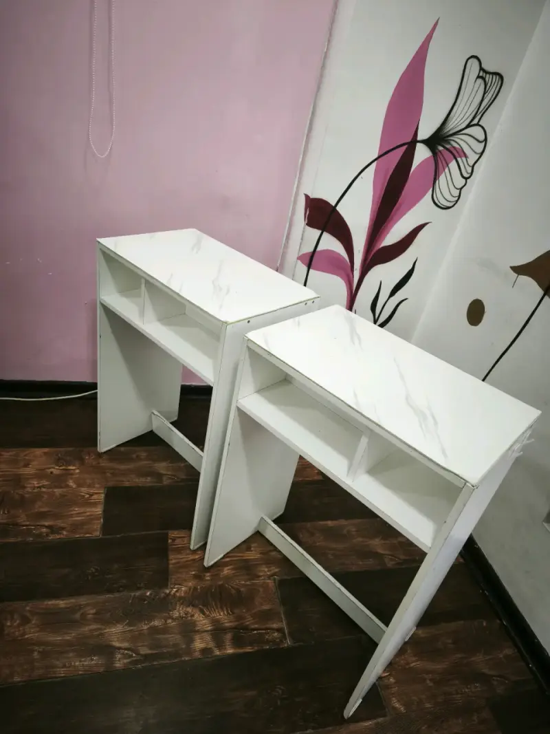 Escritorios blancos minimalistas para oficina - 3