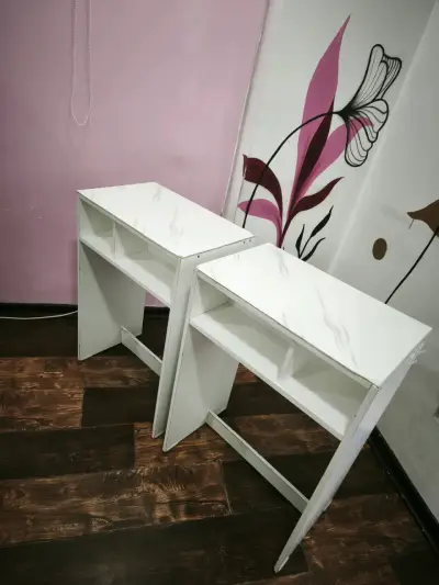 Escritorios blancos minimalistas para oficina - miniatura 3