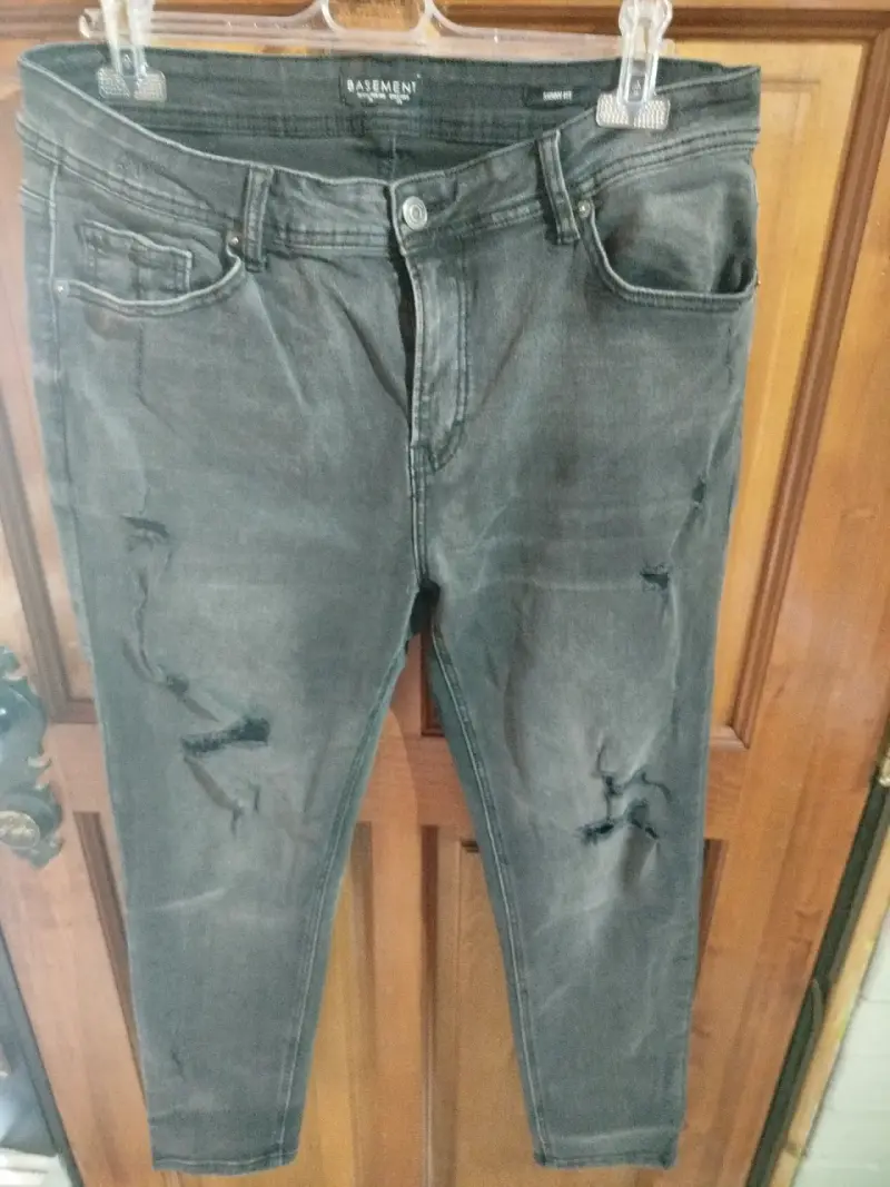 Jeans negros desgastados Basement skinny fit