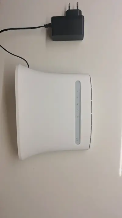 Router 4G LTE  MF283u de ZTE blanco con adaptador - miniatura 1