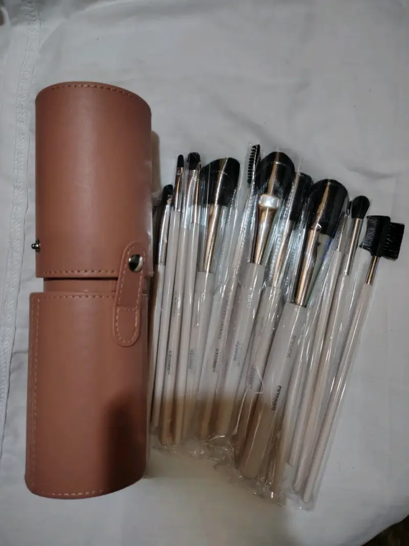 Set de brochas de maquillaje con estuche