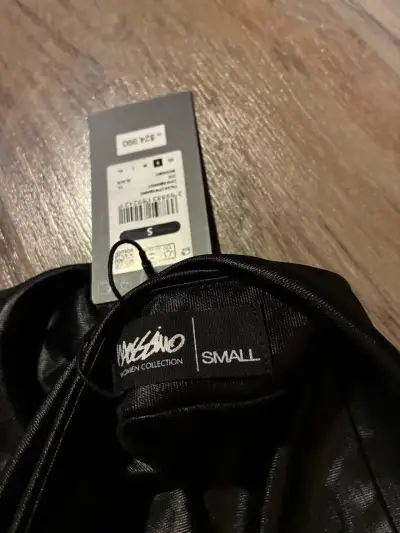 Falda negra ajustada con fruncidos marca wossimo - miniatura 4