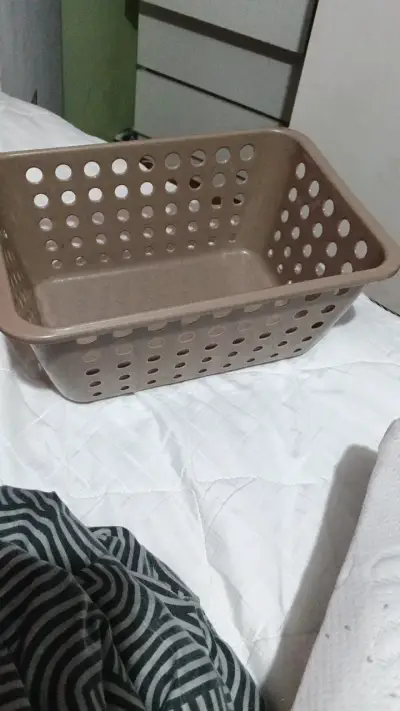 Canasto organizador de plástico beige - miniatura 1