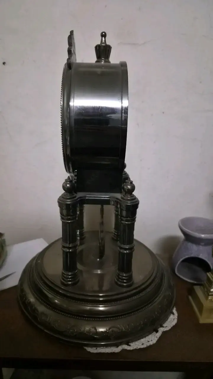 Reloj de mesa vintage con péndulo decorativo - 2