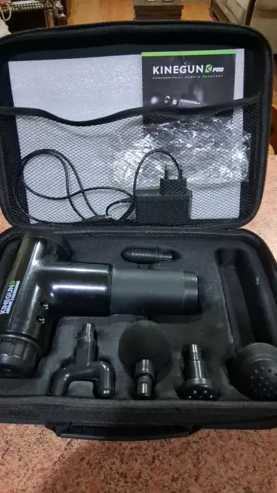 Pistola de masaje Kinegun Pro con accesorios - miniatura 1