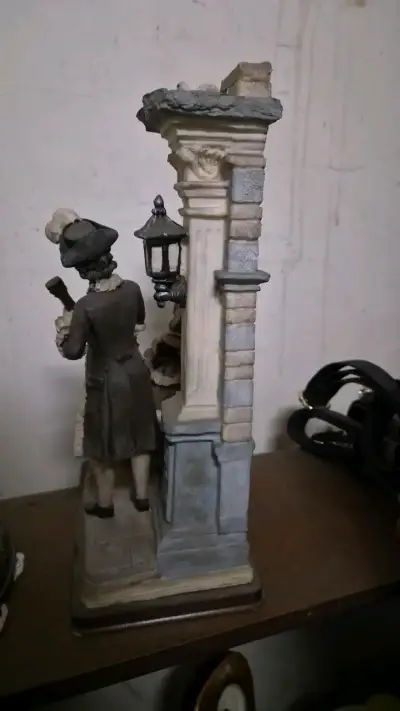 Figura decorativa de porcelana estilo vintage - miniatura 2
