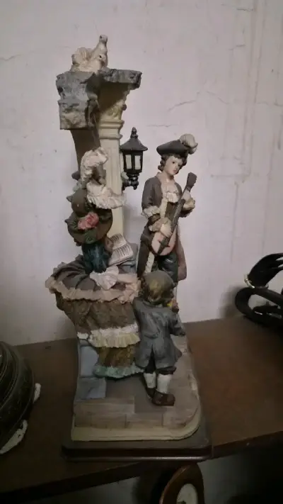 Figura decorativa de porcelana estilo vintage - miniatura 4