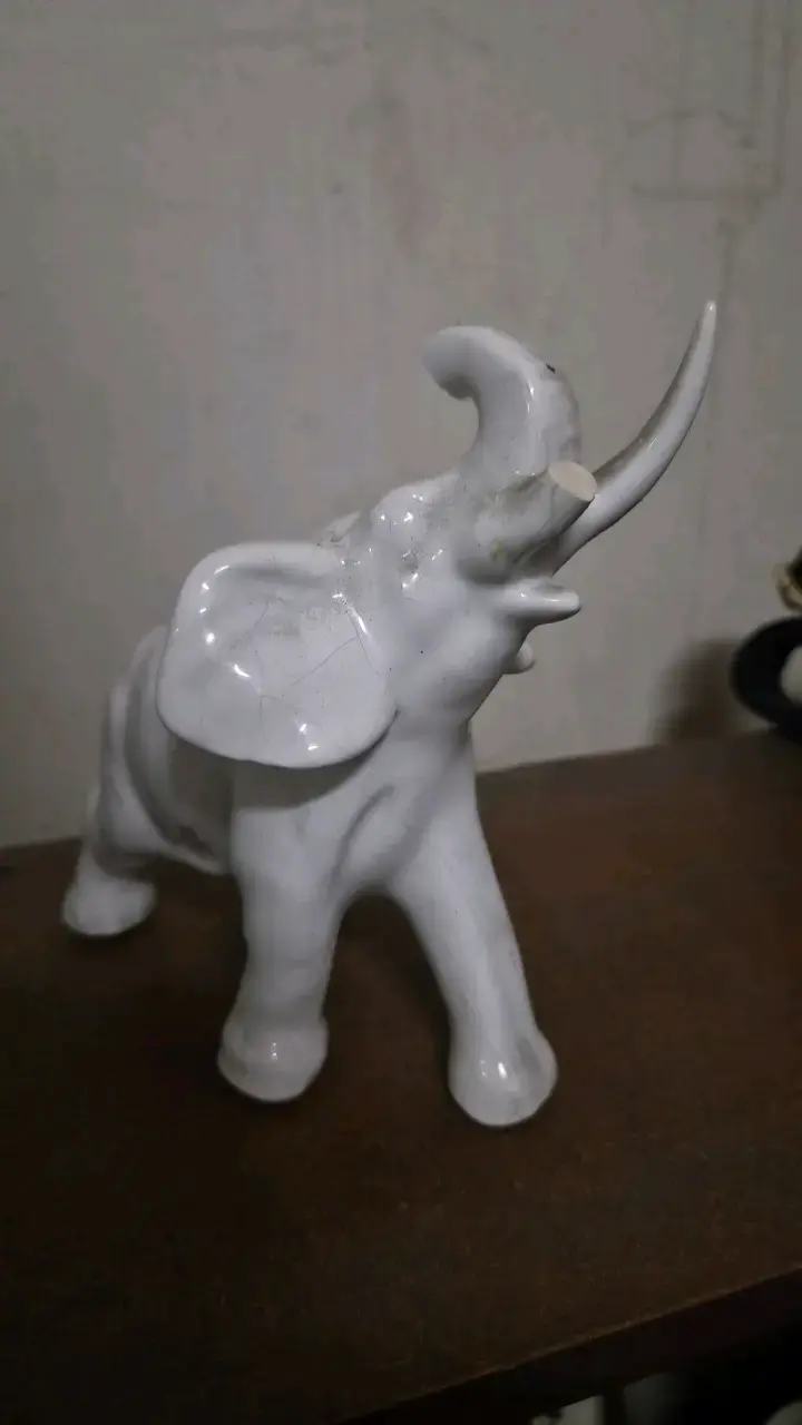 Figura decorativa de elefante en cerámica - 1