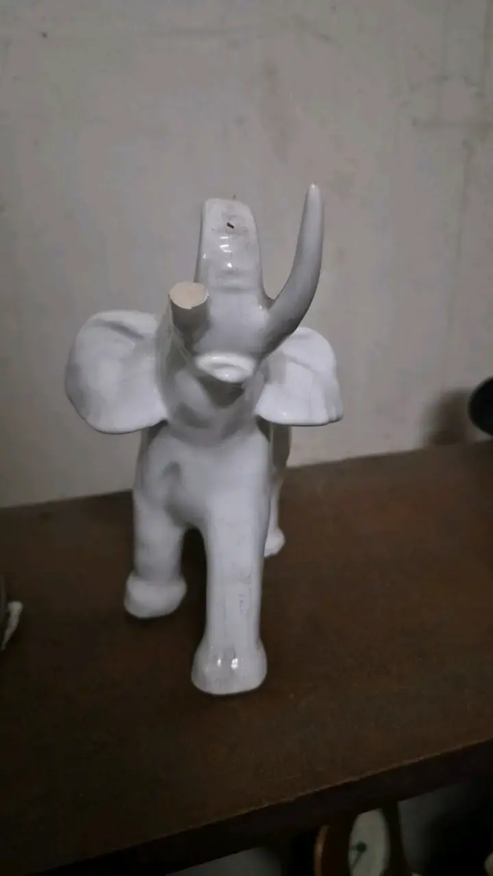 Figura decorativa de elefante en cerámica - 2
