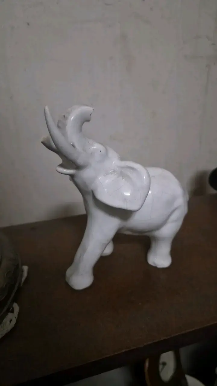 Figura decorativa de elefante en cerámica - 3