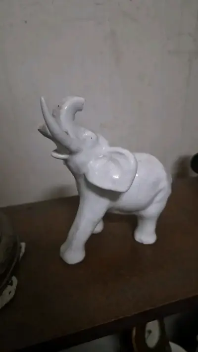 Figura decorativa de elefante en cerámica - miniatura 3