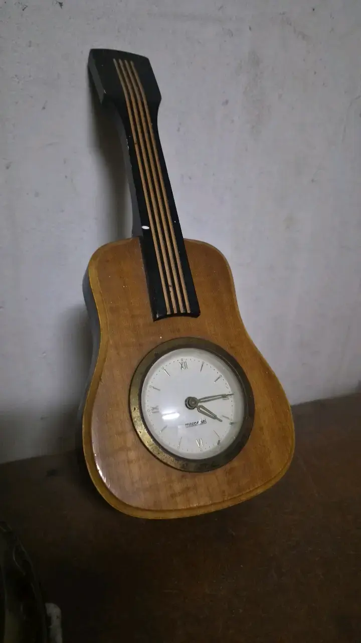 Reloj de pared en forma de guitarra vintage - 1