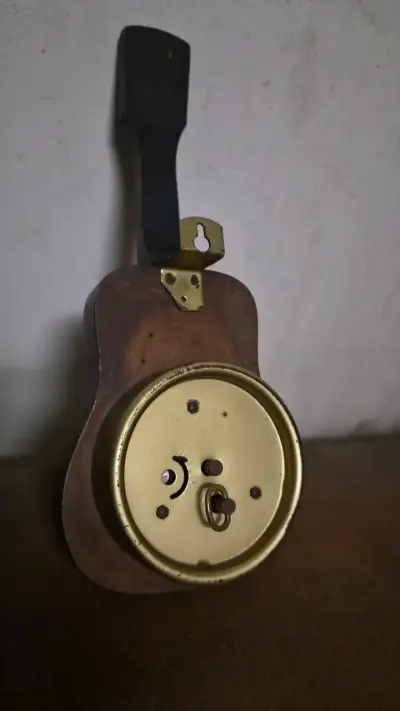 Reloj de pared en forma de guitarra vintage - miniatura 2