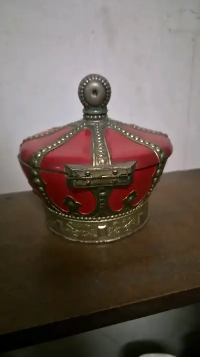 Caja decorativa en forma de corona - miniatura 3