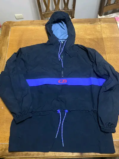 Cortaviento negro con capucha talla L - miniatura 1