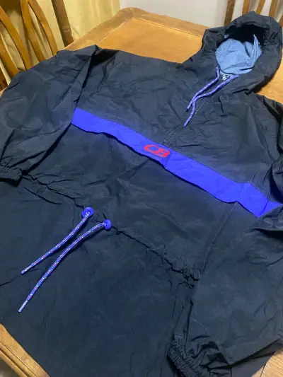 Cortaviento negro con capucha talla L - miniatura 2