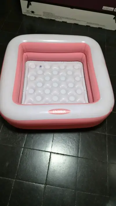 Piscina inflable Intex cuadrada rosada - miniatura 1