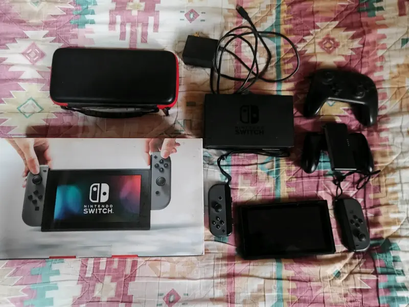 Consola Nintendo Switch con accesorios - 1