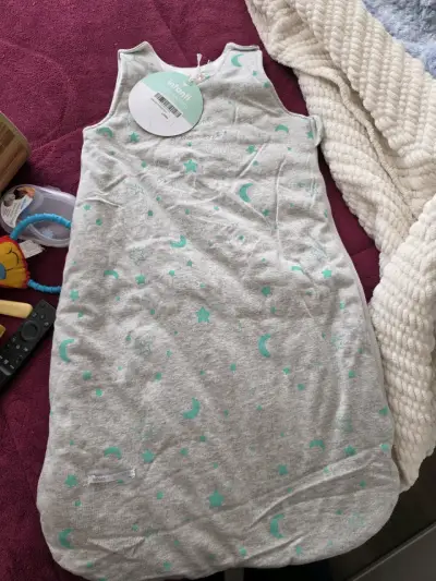 Saco de dormir infantil gris con estrellas - miniatura 1
