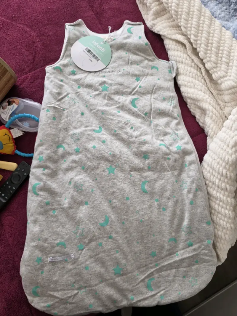 Saco de dormir infantil gris con estrellas - 2