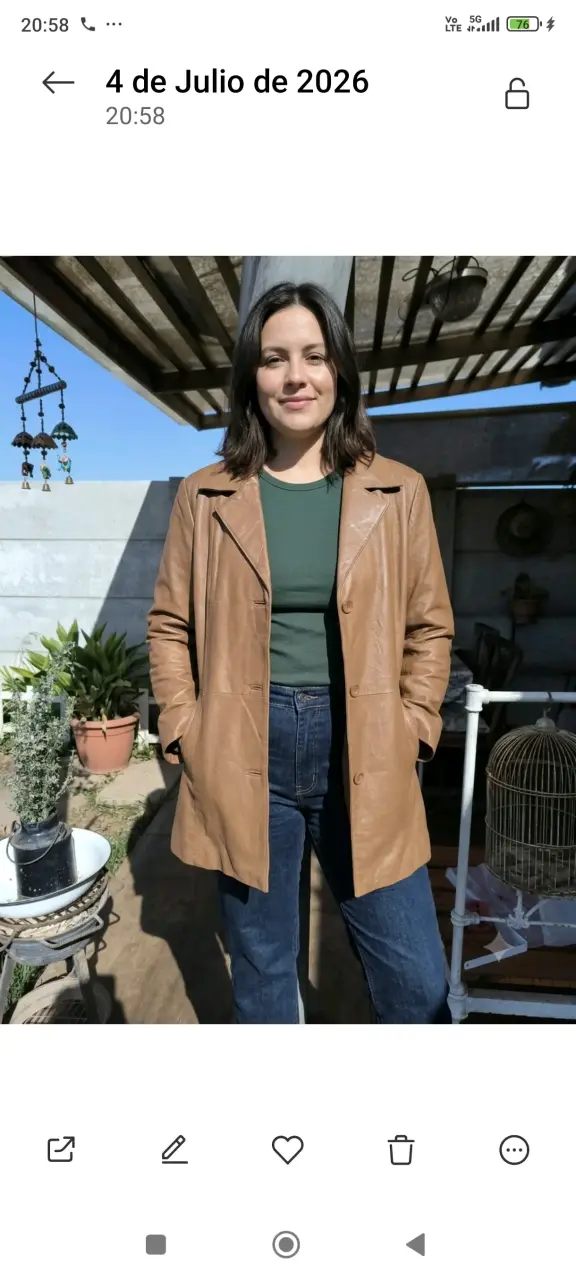 Abrigo de cuero marrón para mujer