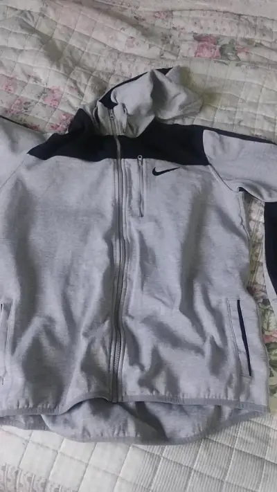 Polerón Nike L gris con capucha - miniatura 1