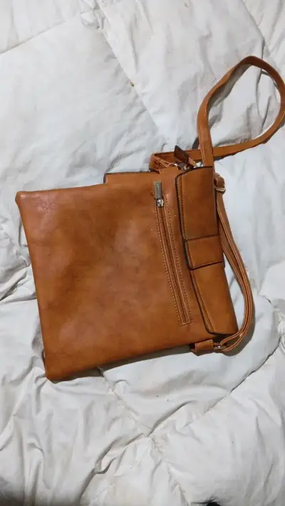 Cartera de cuero marrón con correa ajustable - miniatura 2