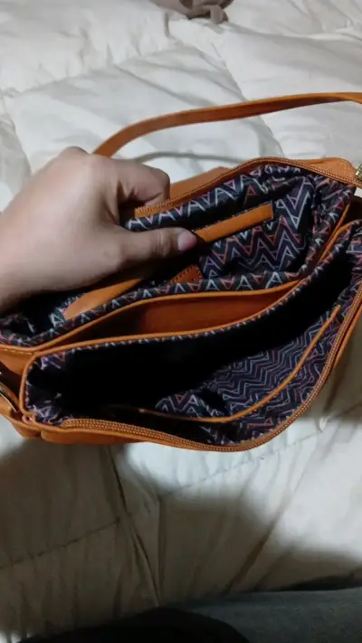 Cartera de cuero marrón con correa ajustable - miniatura 3