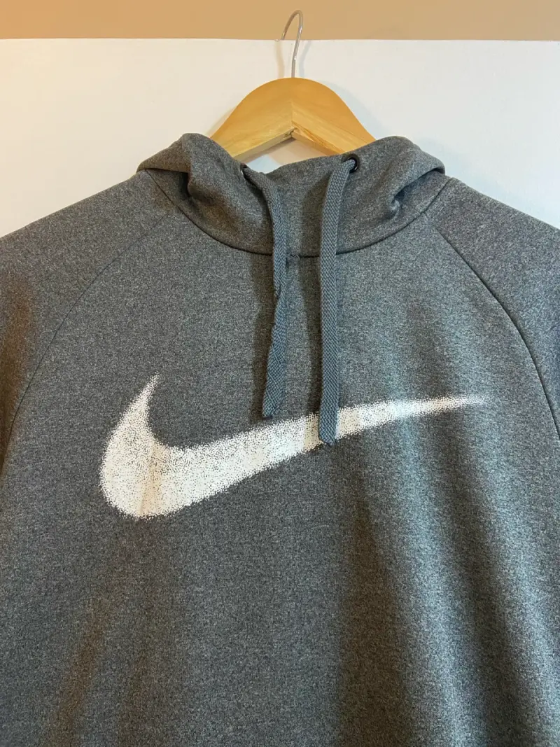 Polerón Nike Dri-Fit gris con capucha - 4