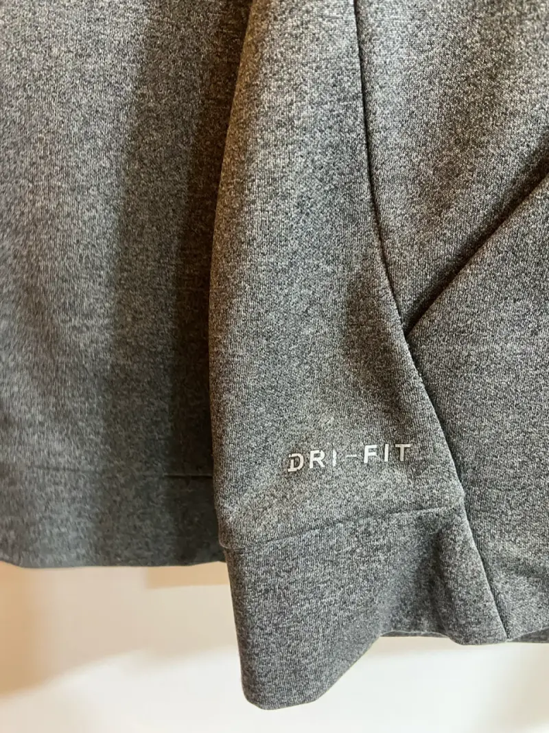 Polerón Nike Dri-Fit gris con capucha - 5