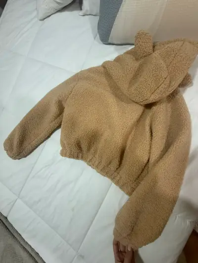 Chaqueta de peluche con capucha y orejas - miniatura 2