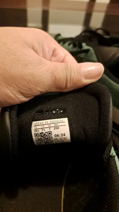 Zapatillas Adidas verdes de gamuza - miniatura 3