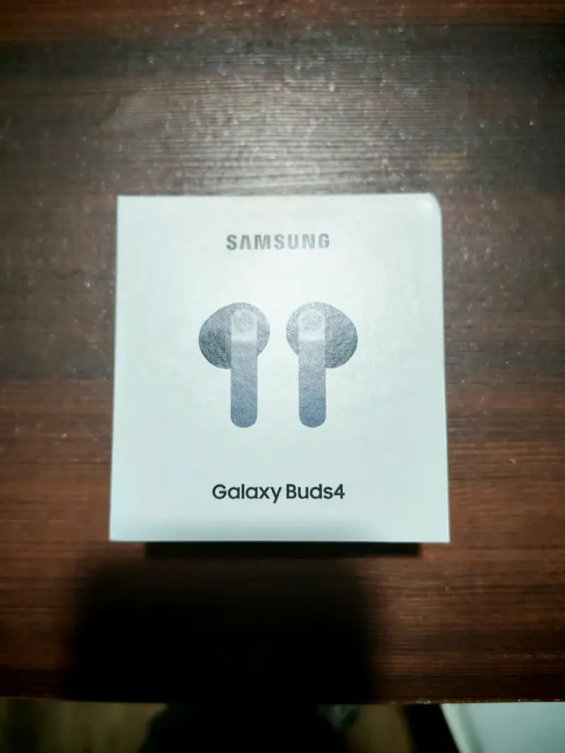 Audifonos Samsung Buds 4 - 5