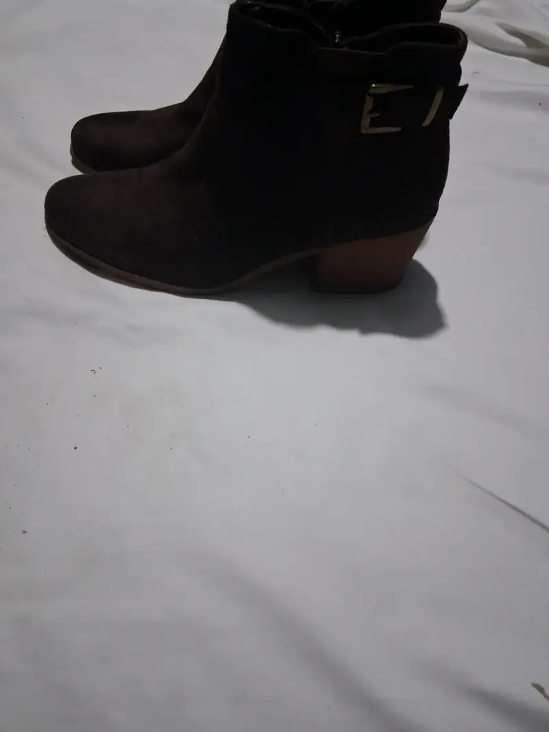 Botines de gamuza negros con tacón - 1