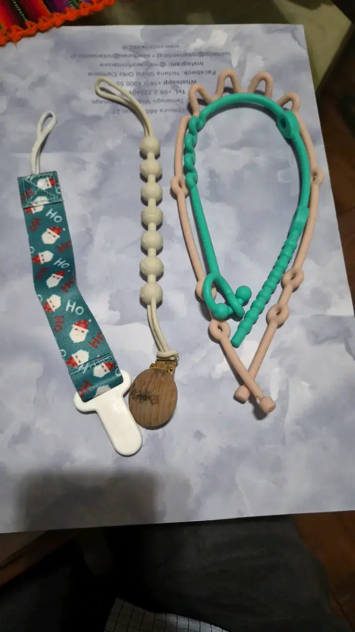 Set de accesorios para bebé con chupetero