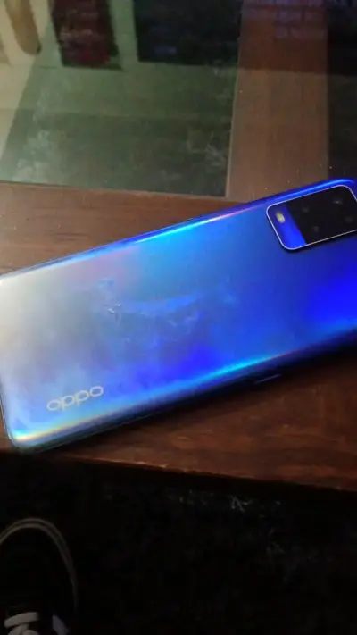 Smartphone Oppo azul está en mal estado - miniatura 1