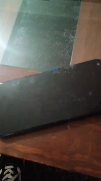 Smartphone Oppo azul está en mal estado - miniatura 2
