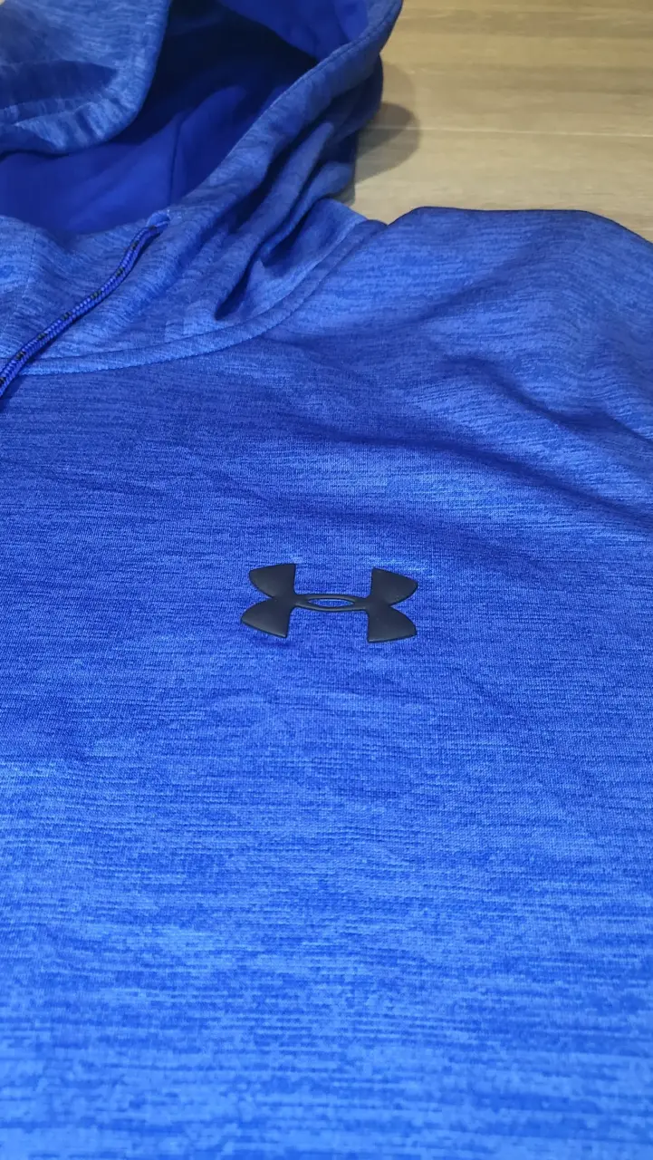 Polerón azul Under Armour con capucha - 1