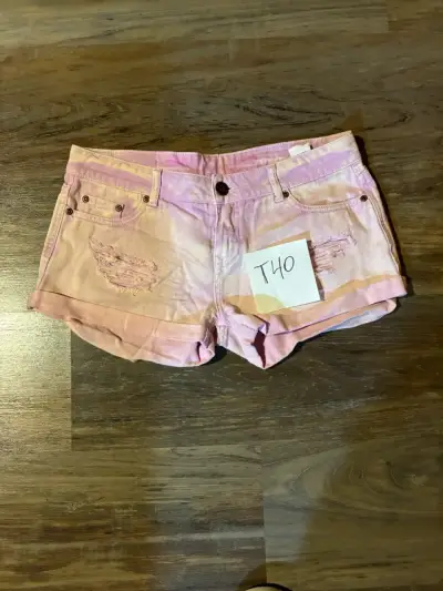 Shorts de mezclilla rosados desgastados talla 40 - miniatura 1