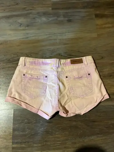 Shorts de mezclilla rosados desgastados talla 40 - miniatura 3