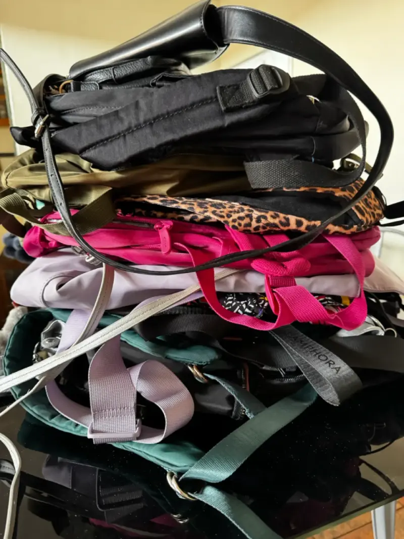 Lote de mochilas y bolsos variados - 1