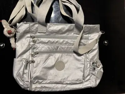 Lote de mochilas y bolsos variados - miniatura 2