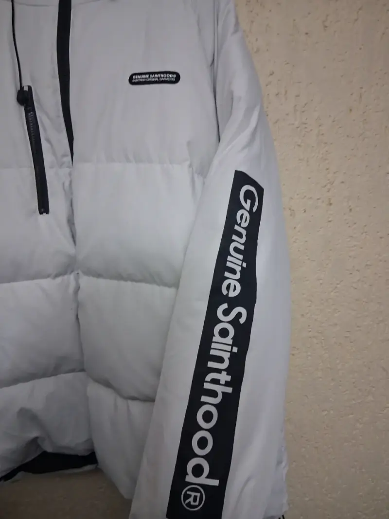 Chaqueta acolchada blanca con capucha - 3
