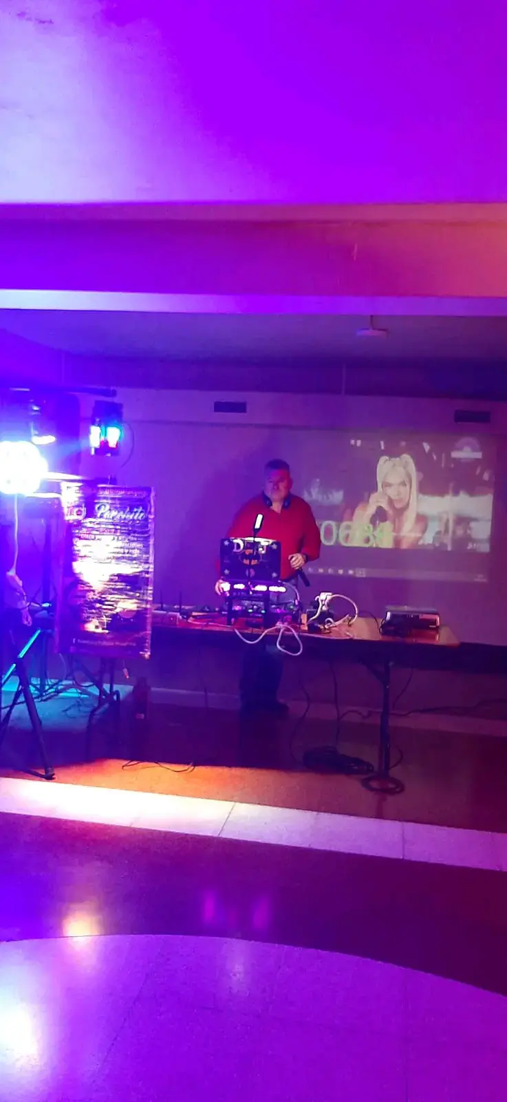 Equipo de DJ con luces y consola - 3