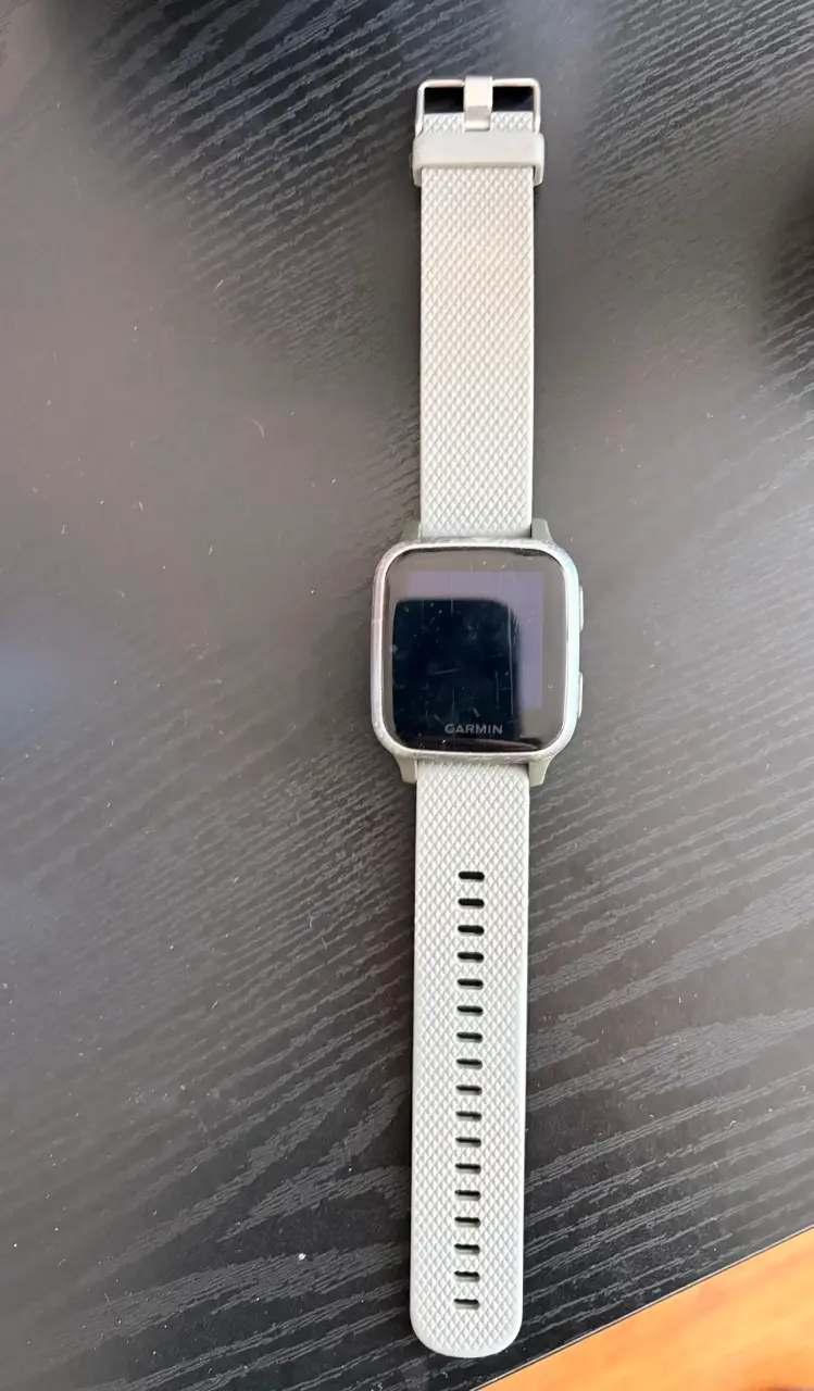 Smartwatch Garmin con correa gris - 2
