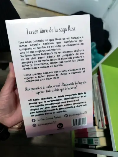 Libro 'Buscando tu recuerdo' de Javiera Aguilera - miniatura 2
