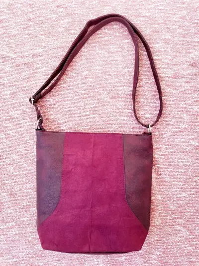 Cartera bandolera burdeos de gamuza - miniatura 1