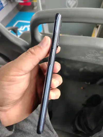 Samsung Galaxy S20 FE 5G en buen estado - miniatura 3