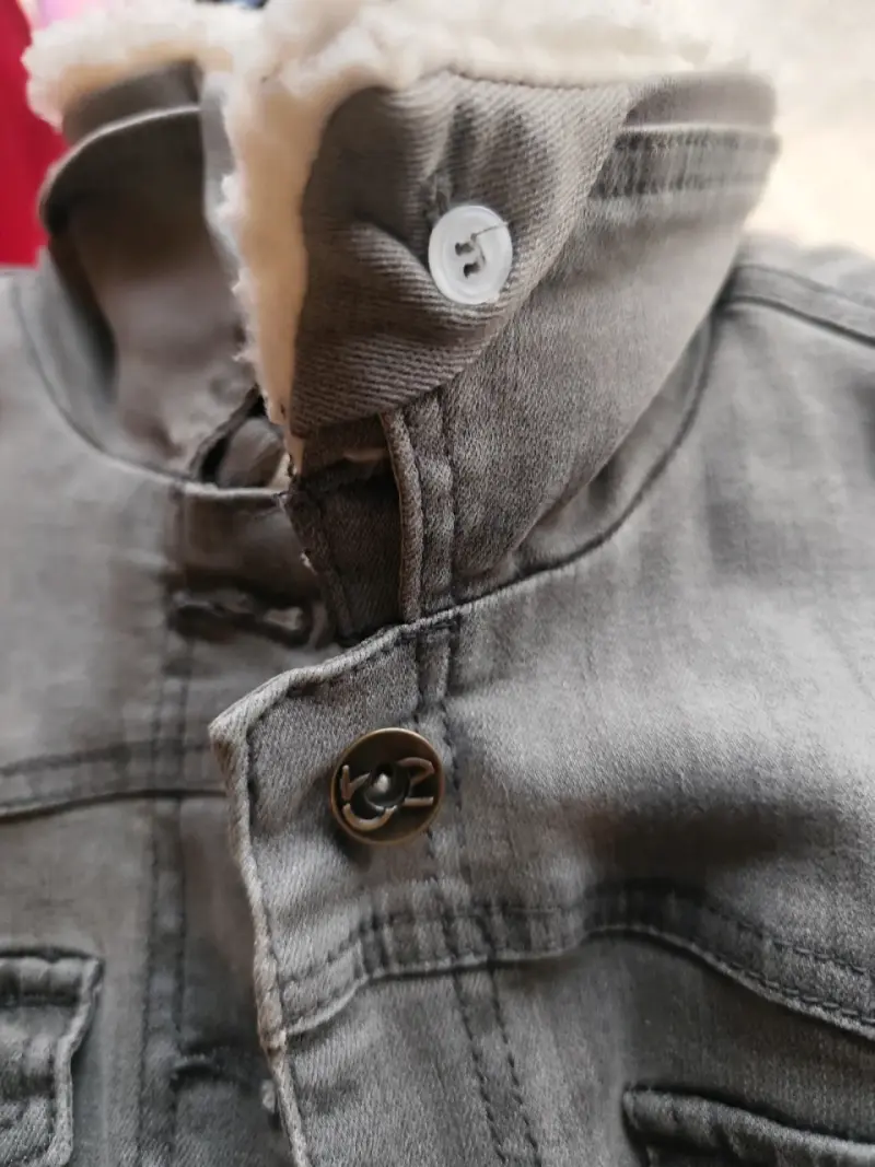 Chaqueta de mezclilla gris con forro de borrego - 2